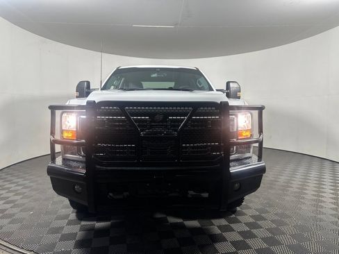 Used 2023 Ford F350 XLT AWD/4WD image 3