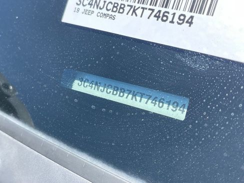 Used 2019 Jeep Compass Latitude FWD image 13