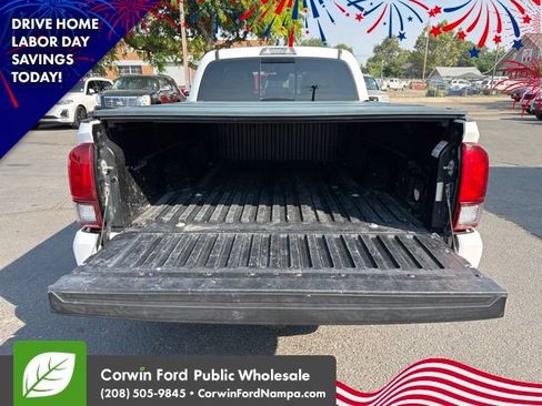 Used 2019 Toyota Tacoma TRD Sport AWD/4WD image 30