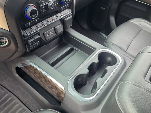 Used 2020 Chevrolet Silverado 1500 RST w/ Texas Edition image 8