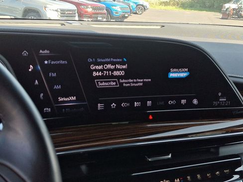 Used 2022 Cadillac Escalade Premium Luxury image 18