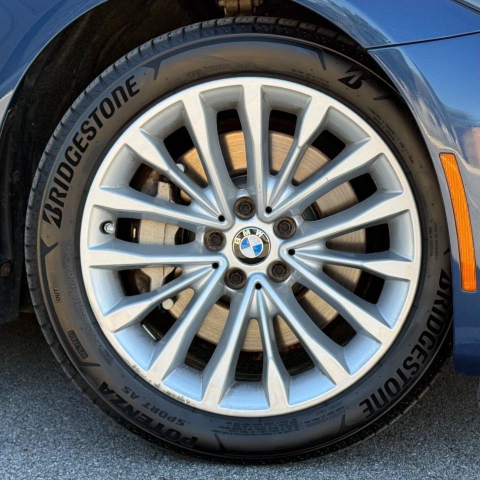 Used 2021 BMW 530i xDrive w/ Convenience Package AWD/4WD image 19