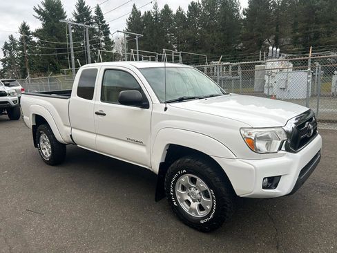Used 2013 Toyota Tacoma 4x4 Access Cab V6 w/ SR5 Pkg image 3