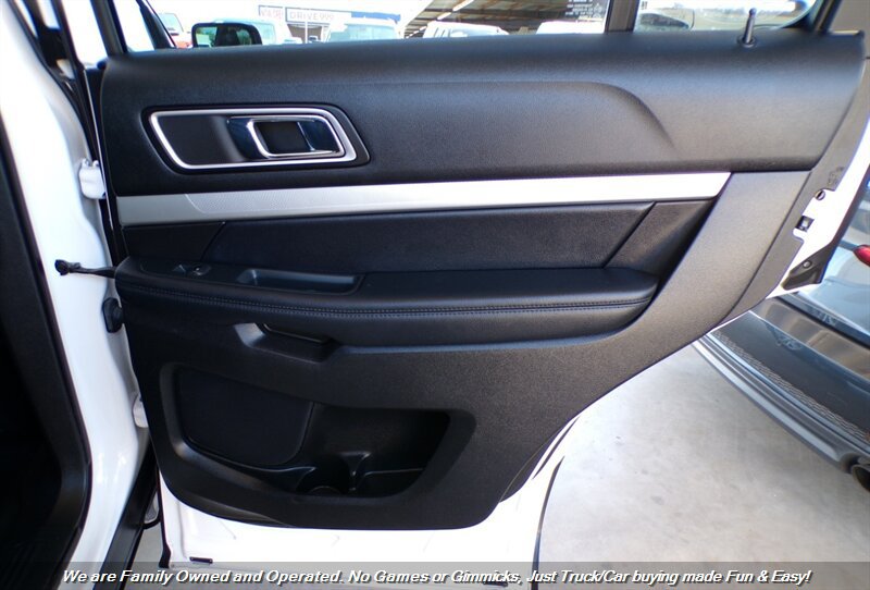 Used 2017 Ford Explorer XLT w/ Equipment Group 202A FWD image 19
