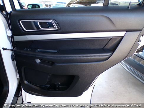 Used 2017 Ford Explorer XLT w/ Equipment Group 202A FWD image 19