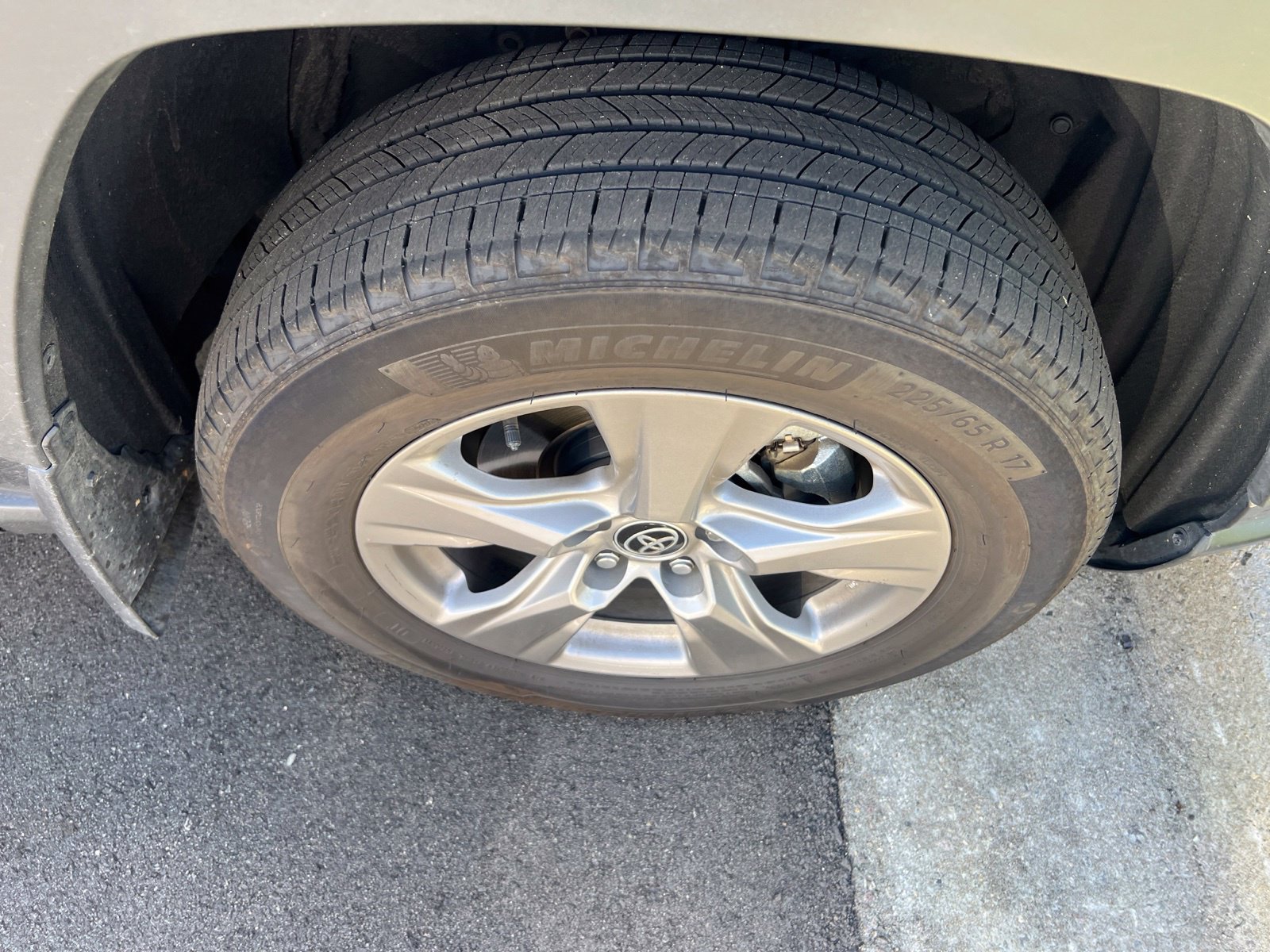 Used 2023 Toyota RAV4 XLE FWD image 20