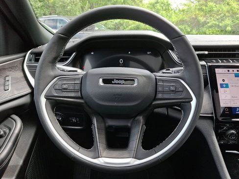 Certified 2025 Jeep Grand Cherokee Limited AWD/4WD image 21