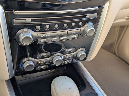 Used 2014 Nissan Pathfinder SV image 24