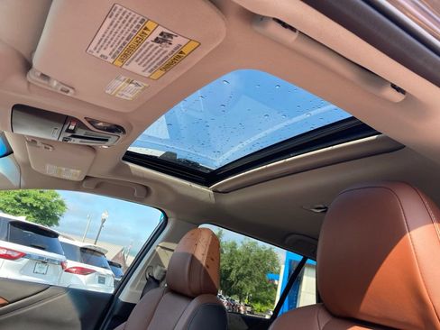 Used 2022 Subaru Outback Touring AWD/4WD image 4