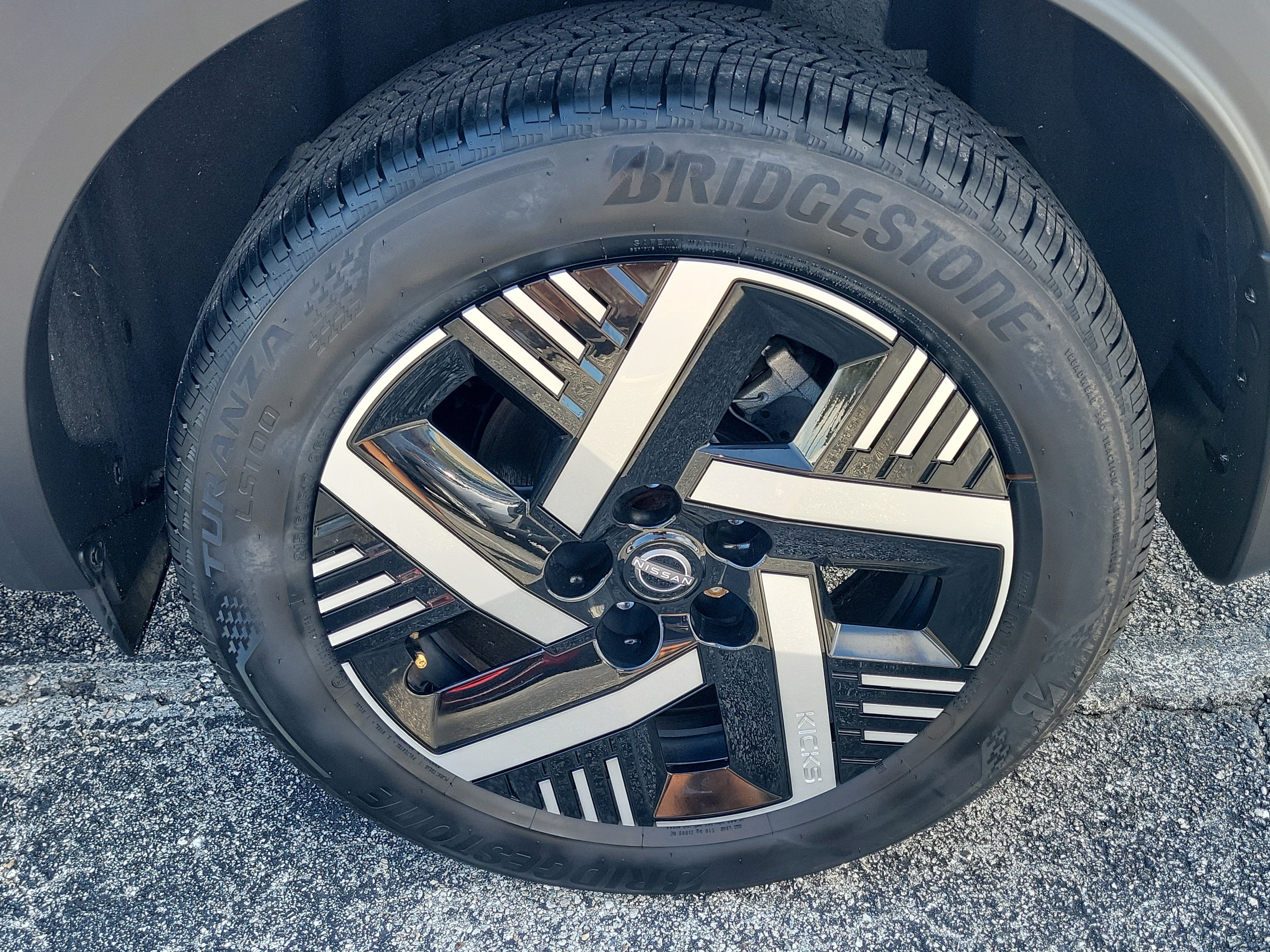 Certified 2025 Nissan Kicks SV FWD image 8