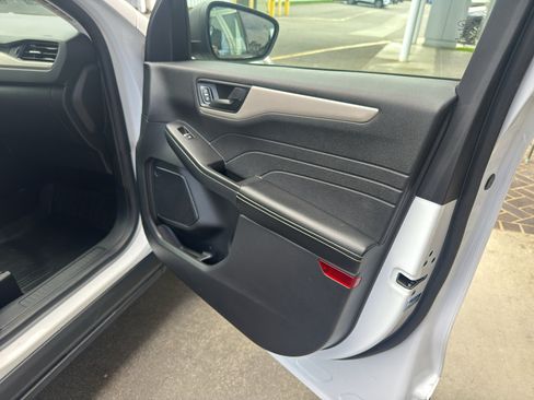 Used 2022 Ford Escape SE FWD image 19