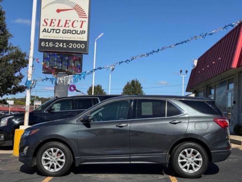 Used 2018 Chevrolet Equinox LT image 2