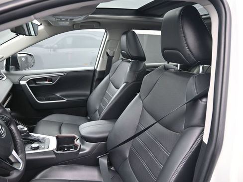 Used 2022 Toyota RAV4 Limited image 11