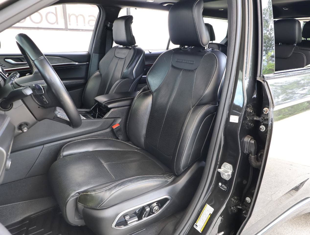 Used 2022 Jeep Grand Cherokee L Overland w/ Luxury Tech Group IV AWD/4WD image 14