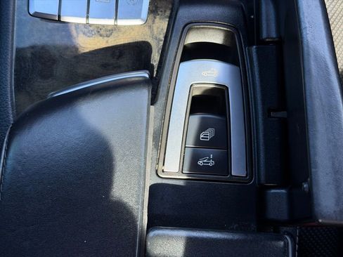 Used 2017 Mercedes-Benz SL 550 image 36