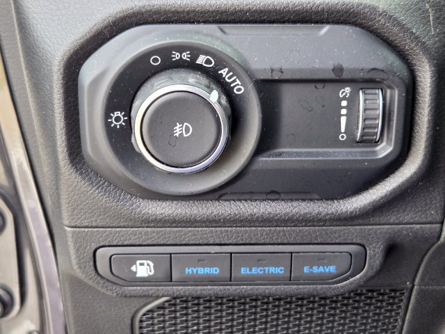Used 2024 Jeep Wrangler Unlimited AWD/4WD image 13