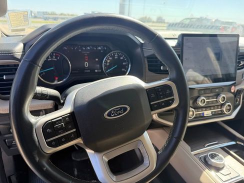 Used 2024 Ford Expedition Limited image 11