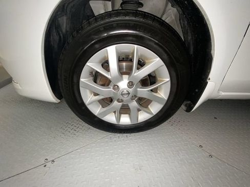 Used 2017 Nissan Versa SV w/ SV Special Edition Package FWD image 10