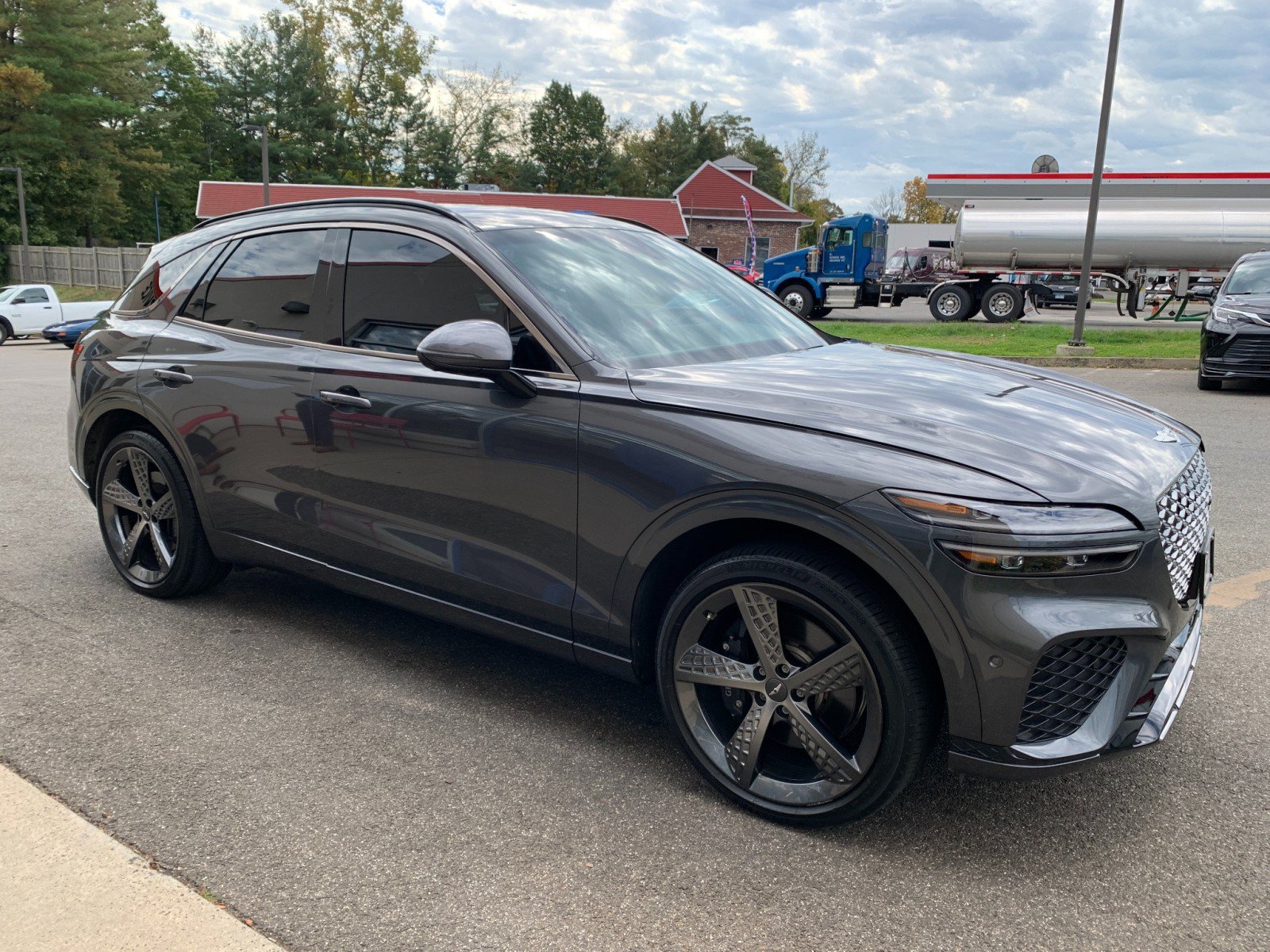 Used 2023 Genesis GV70 2.5T w/ Sport Prestige Package AWD/4WD image 3