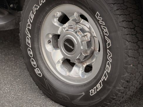 Used 2005 Ford Excursion Limited image 16