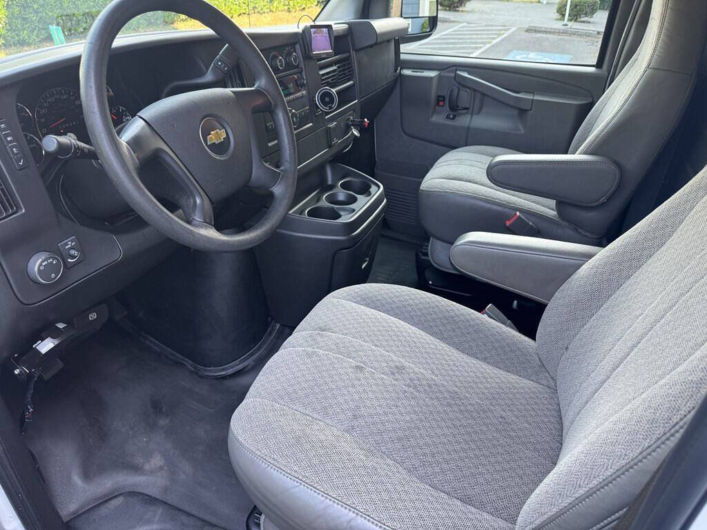 Used 2016 Chevrolet Express 2500 RWD image 14