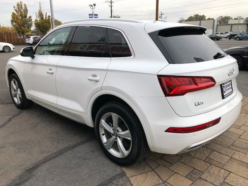 Used 2020 Audi Q5 2.0T Premium w/ Convenience Package image 4