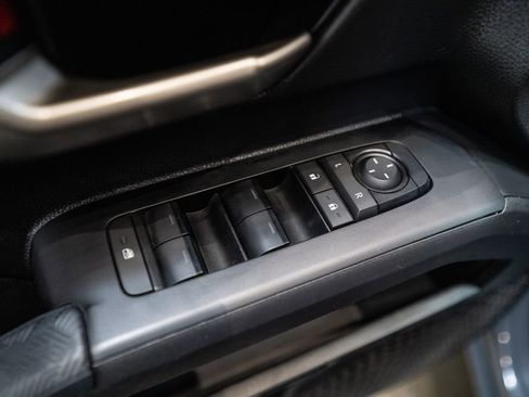 Used 2025 Toyota Tacoma TRD Sport AWD/4WD image 21