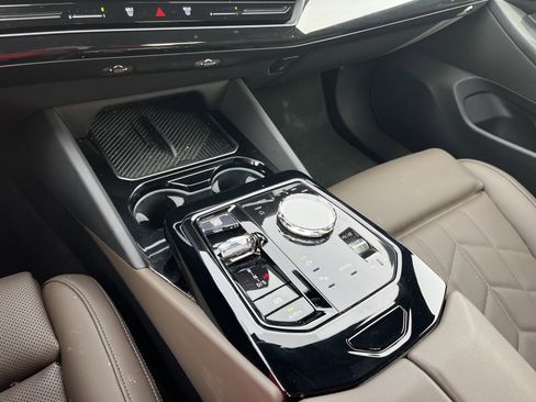 Used 2024 BMW 530i w/ Executive Package image 9