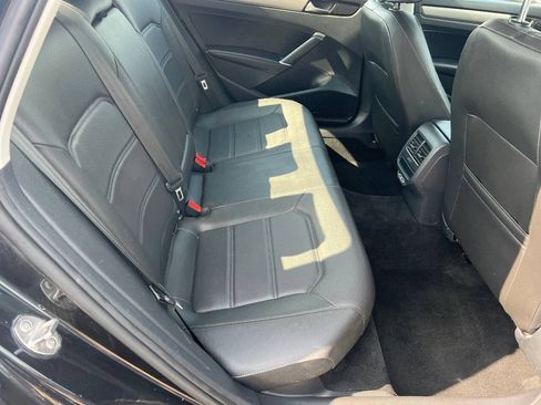 Used 2021 Volkswagen Passat 2.0T SE FWD image 23