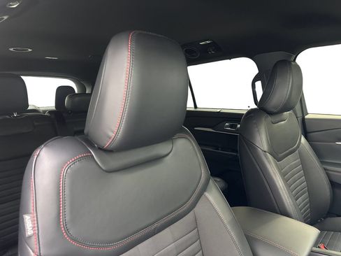 Used 2025 Ford Explorer ST-Line w/ Premium Package RWD image 45