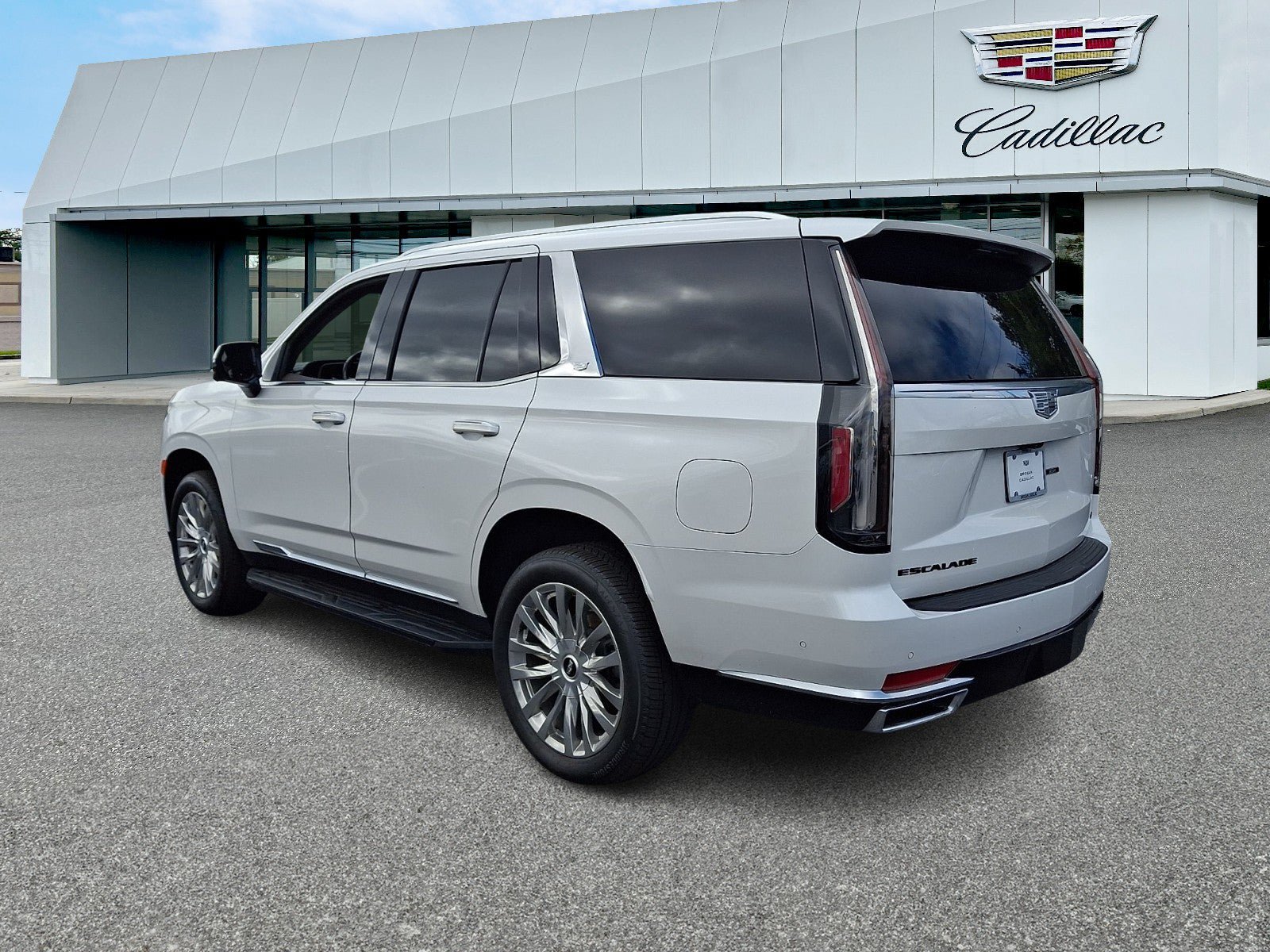 Used 2021 Cadillac Escalade Premium Luxury AWD/4WD image 3
