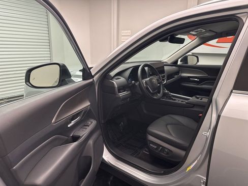 Used 2024 Toyota Grand Highlander XLE image 4