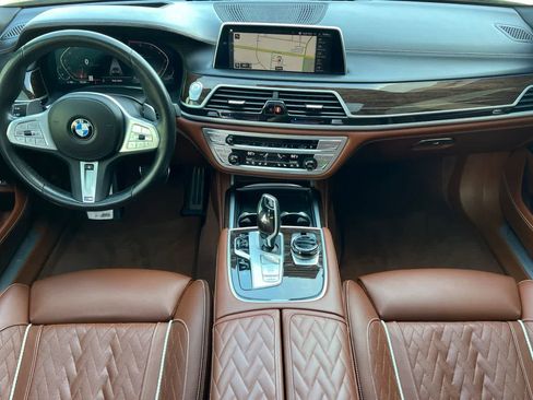 Used 2022 BMW 750i xDrive w/ Autobahn Package AWD/4WD image 4