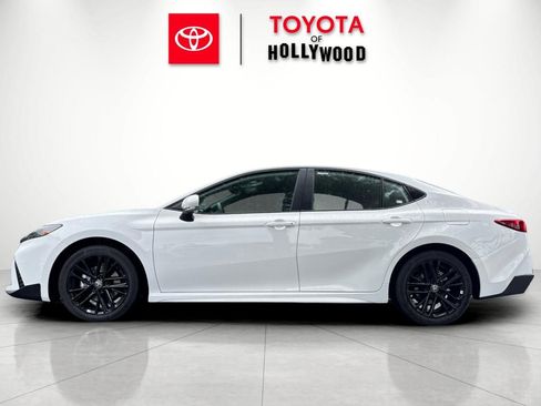 New 2026 Toyota Camry SE image 9