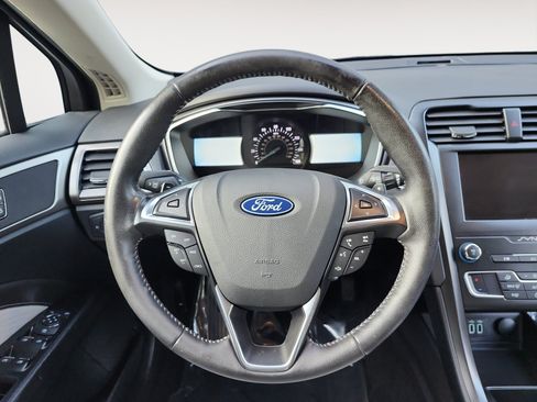 Used 2019 Ford Fusion SE w/ Equipment Group 151A FWD image 12