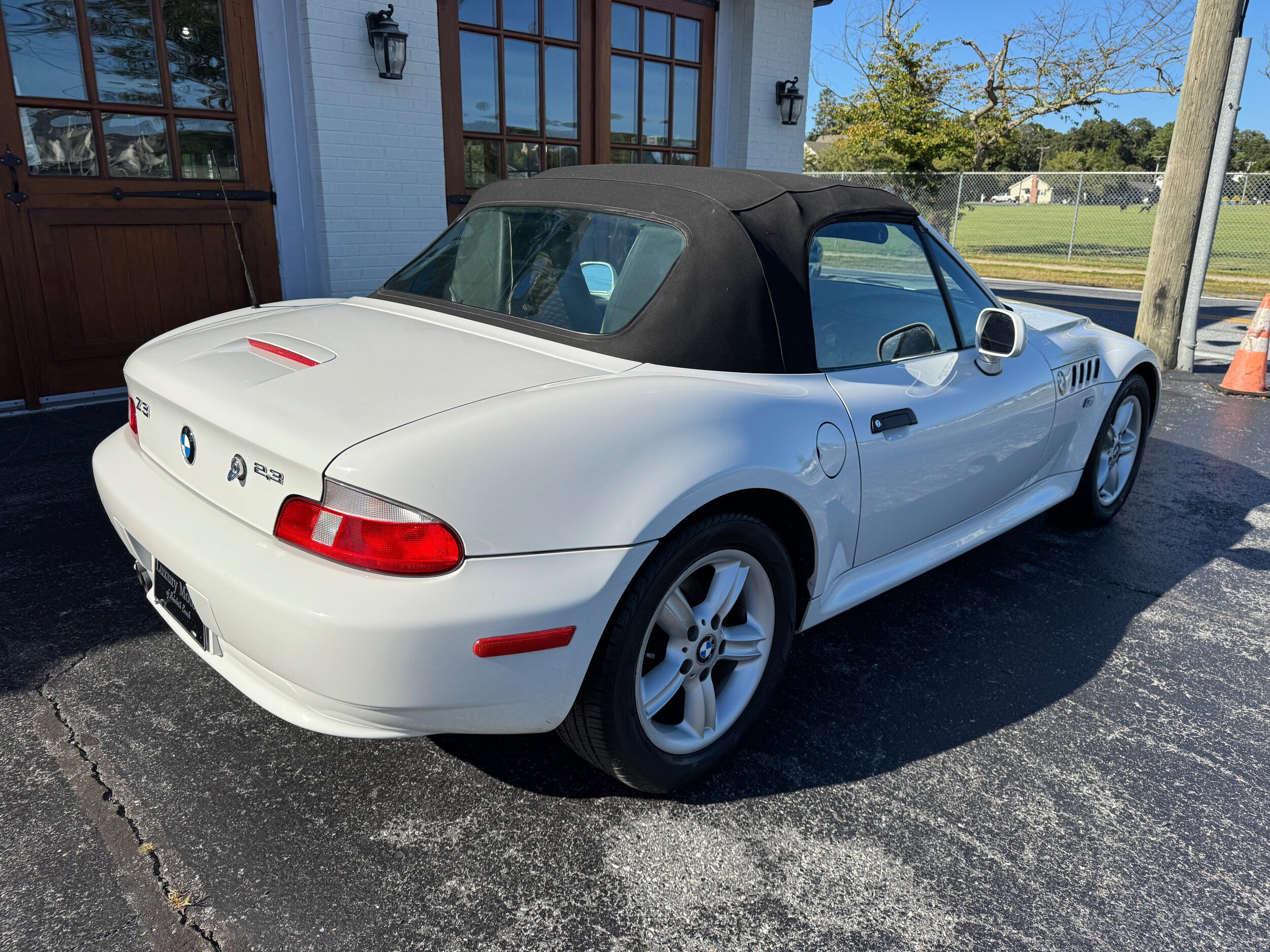 Used 2000 BMW Z3 2.5i RWD image 3