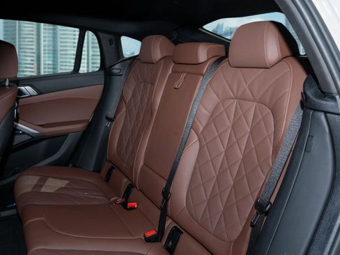 Used 2024 BMW X6 xDrive40i w/ Premium Package image 15