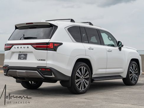 Used 2026 Lexus LX 600 4WD w/ Accessory Package (2T) image 5