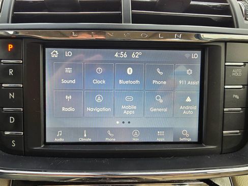 Used 2019 Lincoln Continental Select image 16