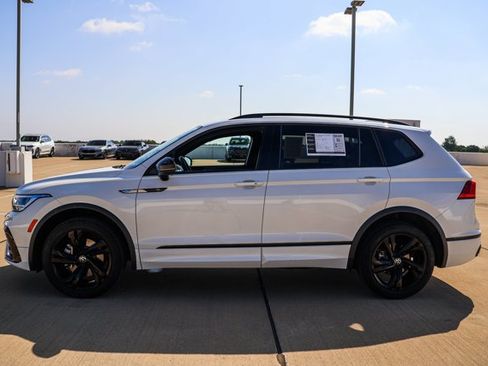 Used 2024 Volkswagen Tiguan SE R-Line AWD/4WD image 8