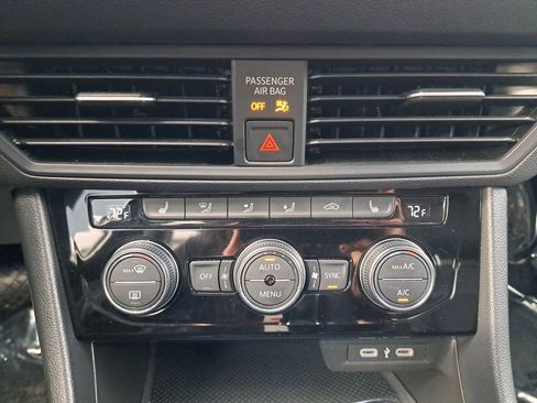 Used 2024 Volkswagen Jetta SE image 23