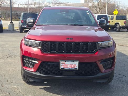 Used 2024 Jeep Grand Cherokee Altitude AWD/4WD image 5