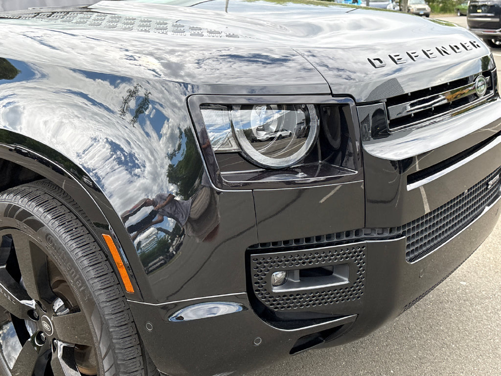 Used 2023 Land Rover Defender 130 X-Dynamic SE AWD/4WD image 8
