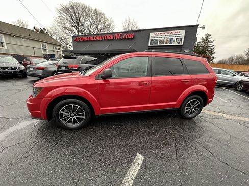 Used 2018 Dodge Journey SE w/ Popular Equipment Group image 2
