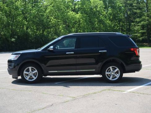 Used 2016 Ford Explorer XLT w/ Equipment Group 202A AWD/4WD image 24