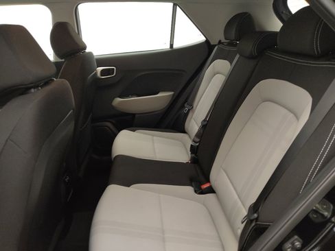 Used 2024 Hyundai Venue SEL image 17