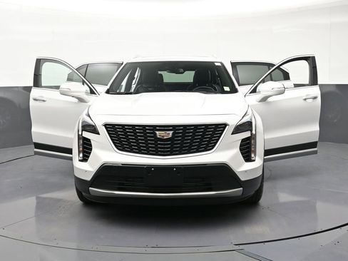 Used 2023 Cadillac XT4 Premium Luxury w/ Cold Weather Package AWD/4WD image 37