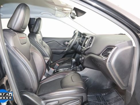 Used 2022 Jeep Cherokee Trailhawk image 11