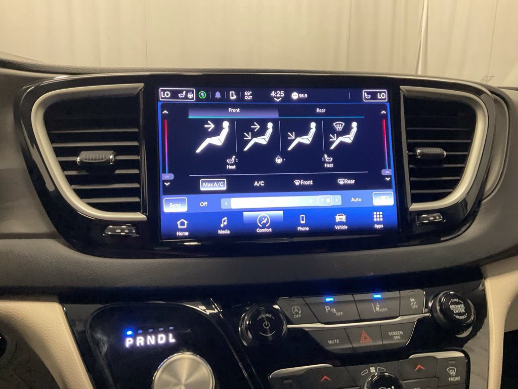 Used 2024 Chrysler Pacifica Touring-L FWD image 21