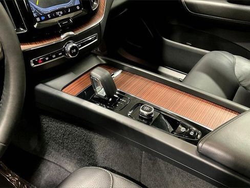 Certified 2023 Volvo XC60 B5 Plus image 15